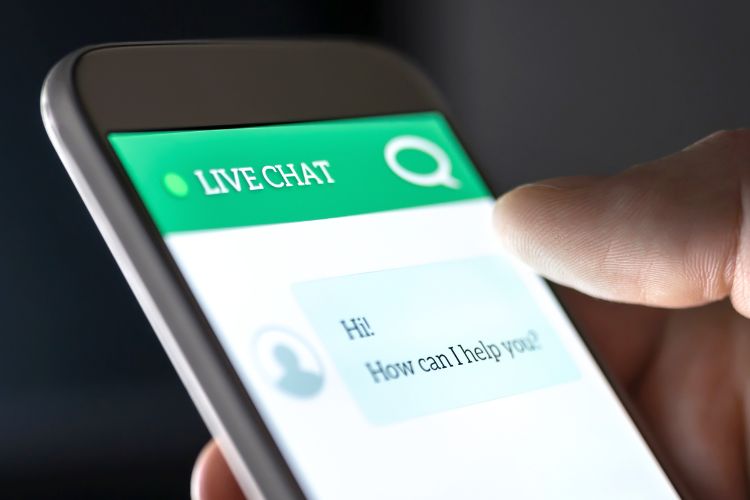 CreaThink Solutions | Unlocking Growth: How Filipino Virtual Assistants Empower Australian Startups to Scale Visual guide on utilizing live chat features on a website, highlighting chat interface and user engagement.