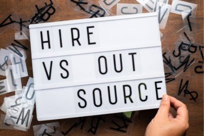hiring-vs-outsourcing-card